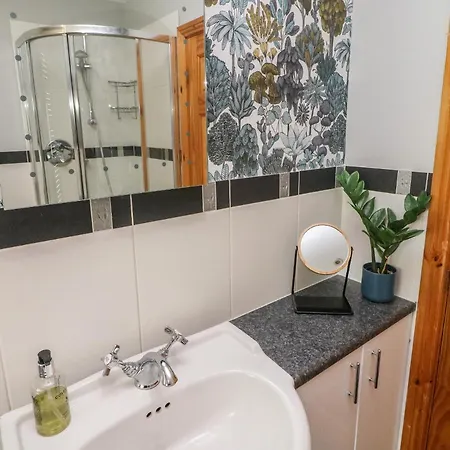 The Arches Larklands