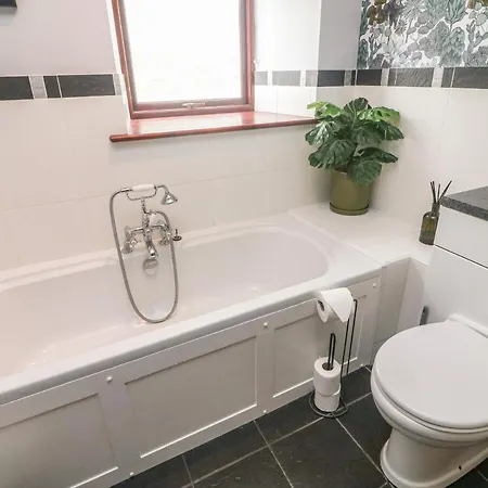 The Arches Larklands