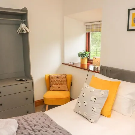 The Arches Larklands